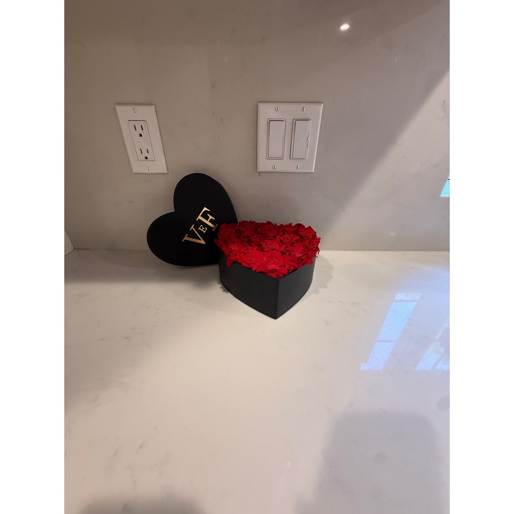 Venus ET Fleur Small Heart Box Red Eternity Roses Black Suede Flawed